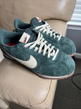 Nike Wmns Dark Green Suede Cortez